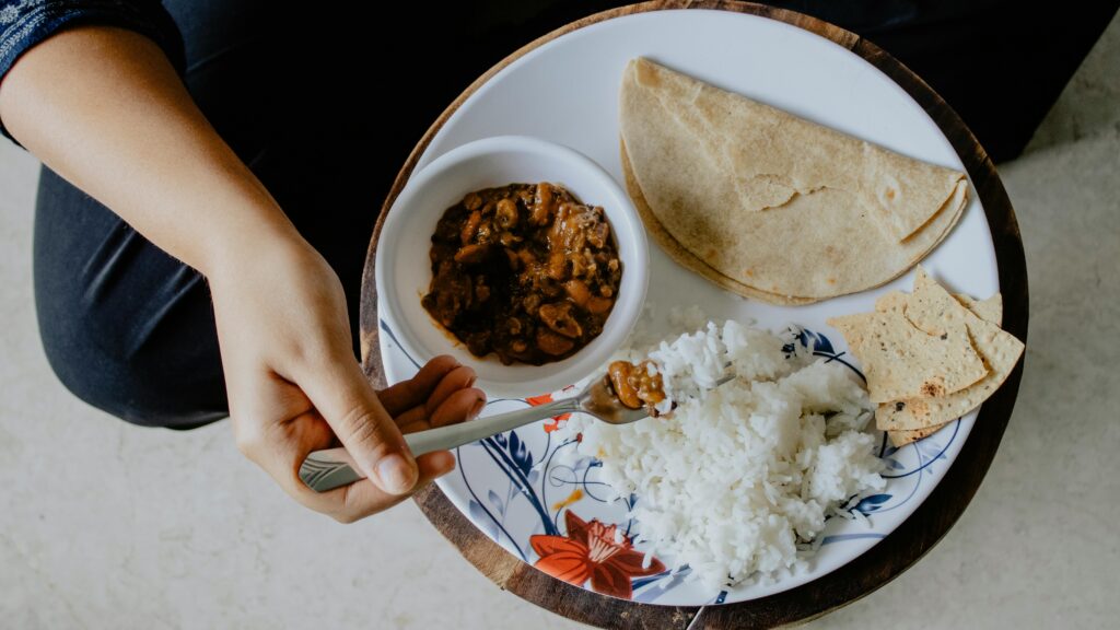 Clean vegetarian restaurant in Puttaparthi